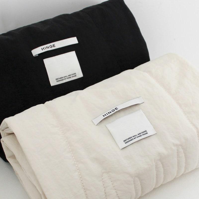 PADDED HINGE HUG MUFFLER / ECRU