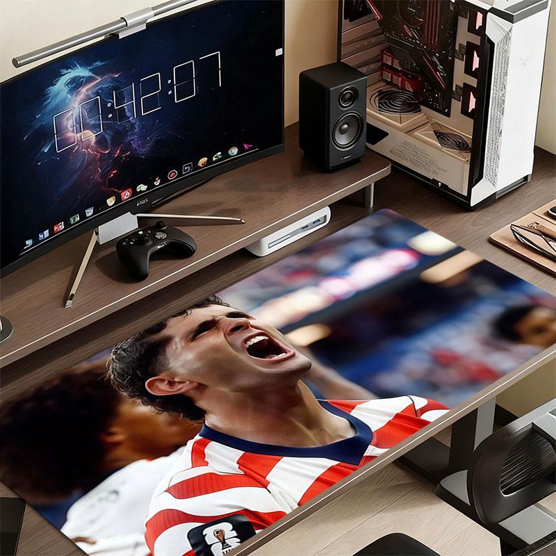 Pulisic Mouse Pad, Large Gaming Desk Mat, Non-slip XXL Mousepad for Laptop & Tablet, Mini PC Playmat with Stitched Edges