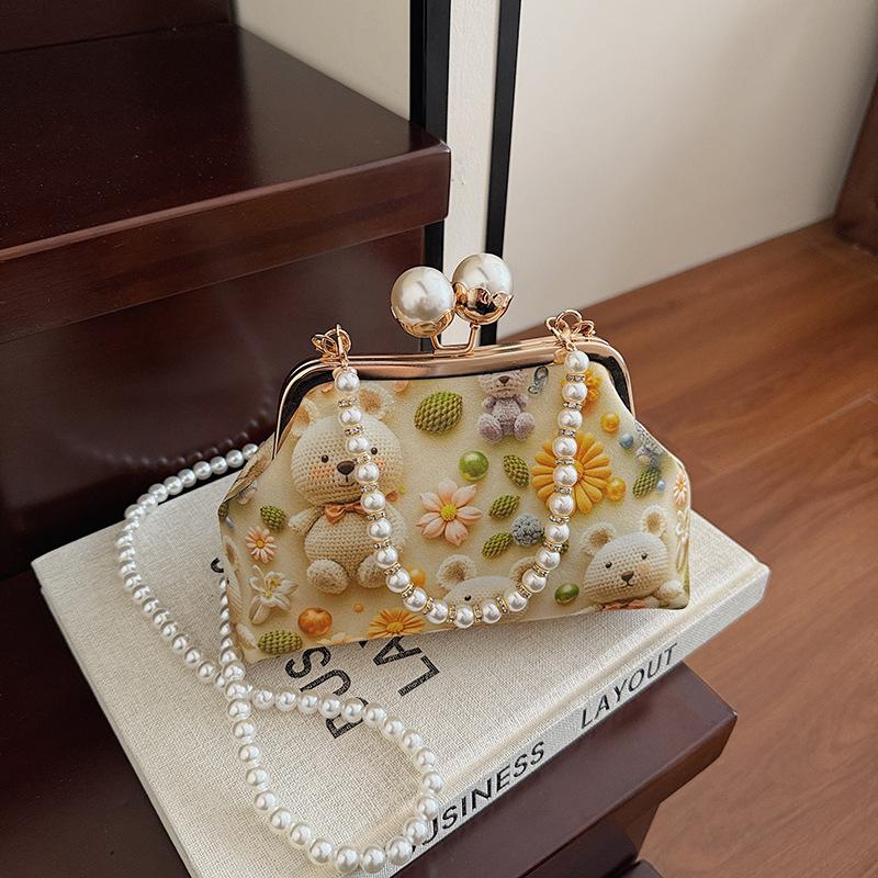 Cartoon printed bag women's 2025 new clip bag light shoulder commuter bag fashionable sweet fresh messenger bag