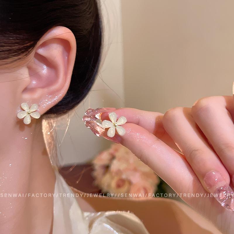 

Japan and Korea opal flower stud earrings women s design high-end earrings simple and small exquisite ear jewelry wholesale