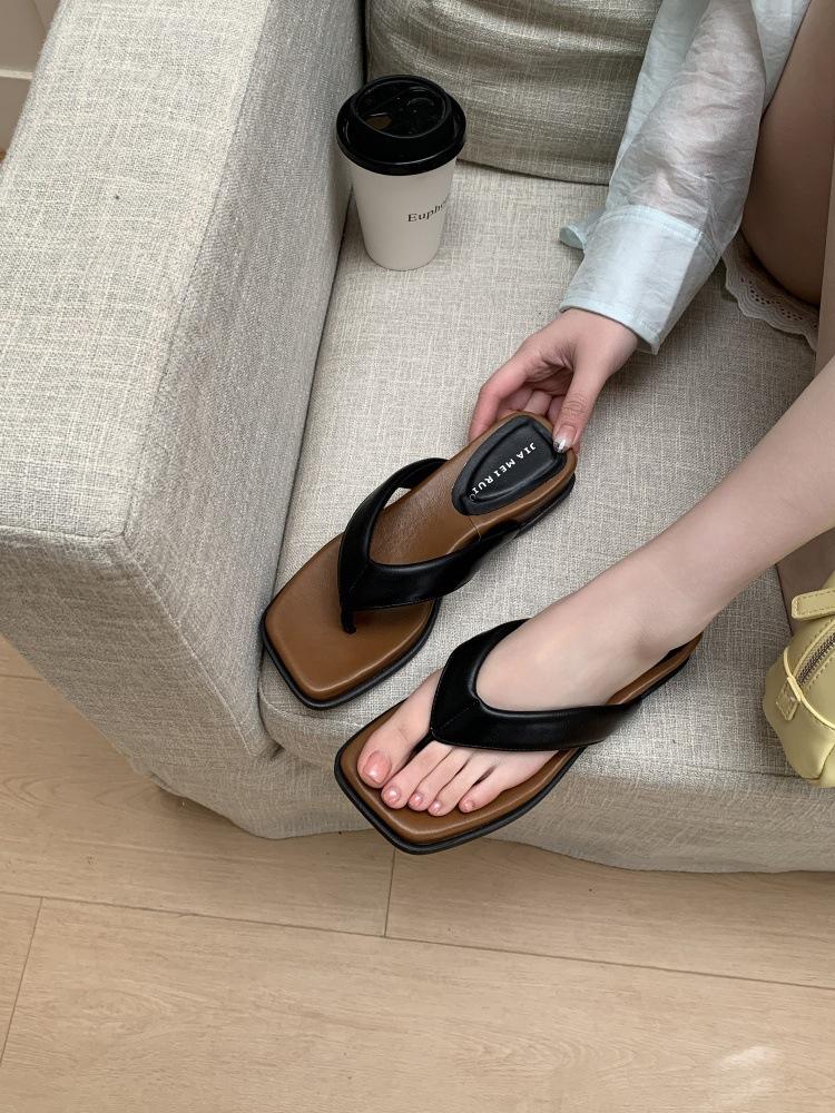 2025 summer new fashionable versatile one-word slippers women wear thick-soled heightening casual cool slippers