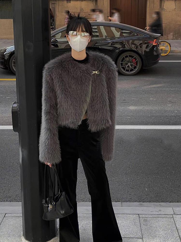 Autumn and winter new foreign-style white short fluffy coat imitation fox fur environmentally friendly fur wind thickened women