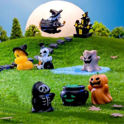 Mehrfarbige Miniatur-Hexenfigur Halloween Geisterschloss Cartoon Kürbisstatue Partydekorationen Feengarten