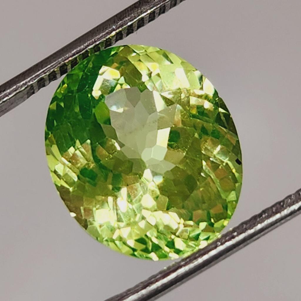 9.02 Cts Natural Ceylon Green Sapphire Oval Cut Gemstone Certified