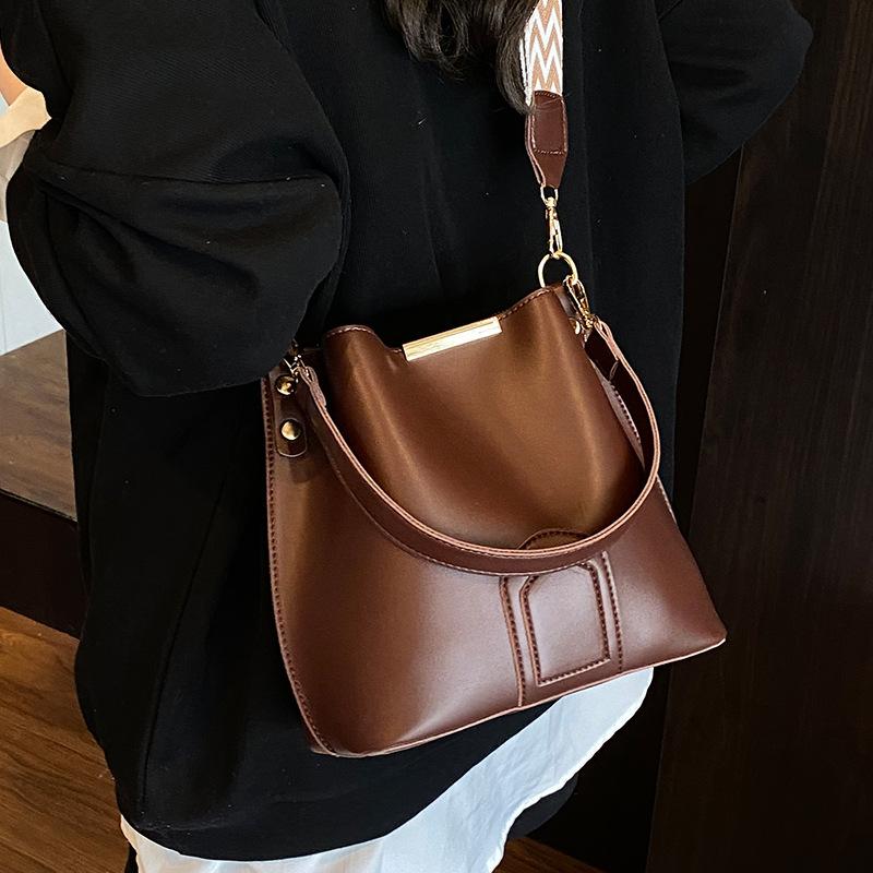 Premium bag women's bag 2025 popular new trendy fashion versatile bucket bag wide shoulder strap messenger bag