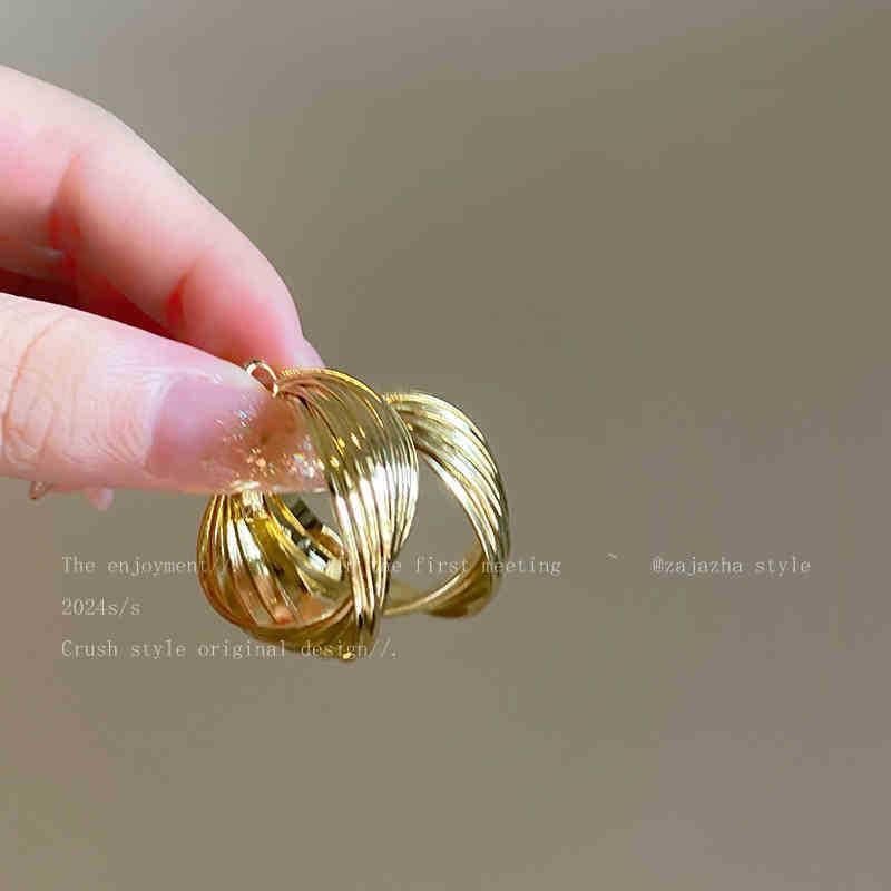 2025 Trendy Large Earrings: Simple, Cool, Versatile - Perfect for Round Faces