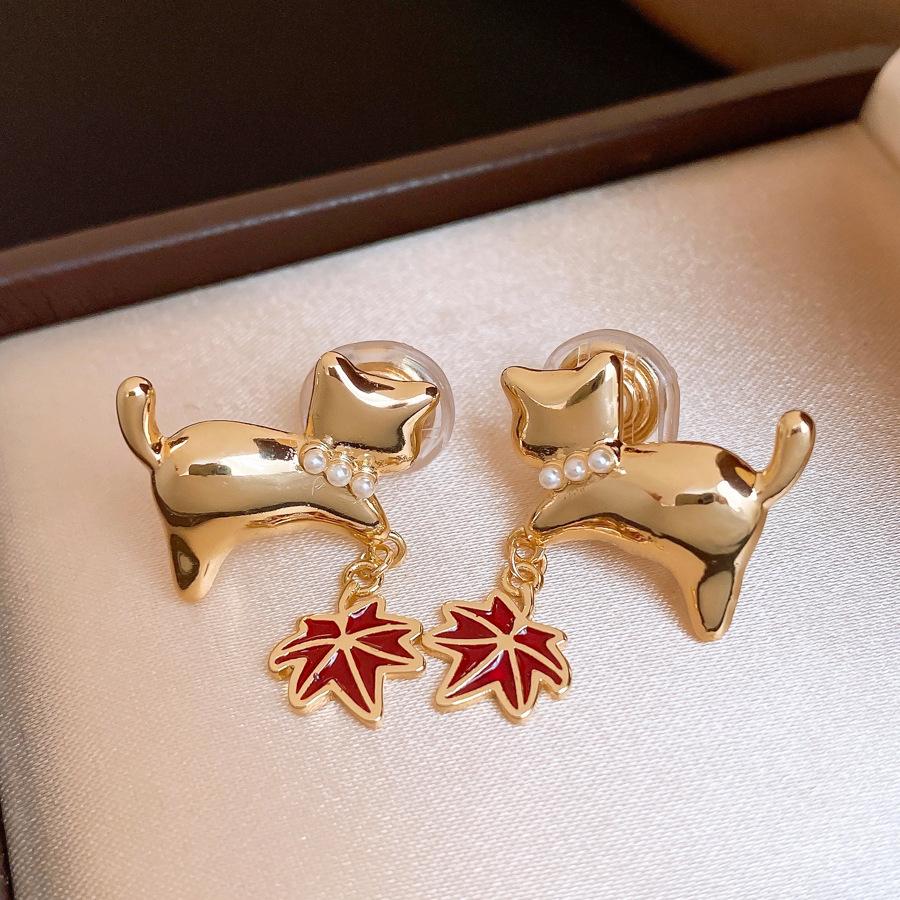 18k real gold electroplated dripping maple leaf kitten pearl earclips women s no earrings exquisite personalized earrings