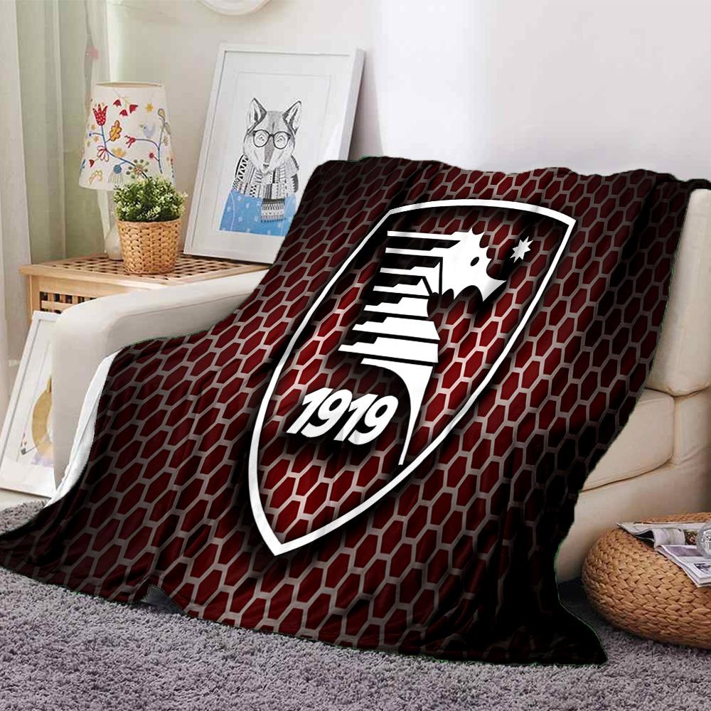 Salernitana 1919 Crest Design Flannel Blanket, Soft Polyester, Modern Design, All-Season for Camping, Travel, Gifts for Holidays or Birthdays