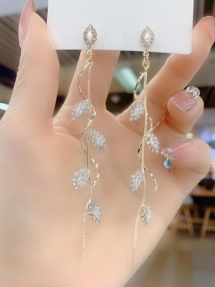 Fashionable Spiral Leaf Earrings with Long Style and Versatile Temperament, New Trendy and Personalized Earrings