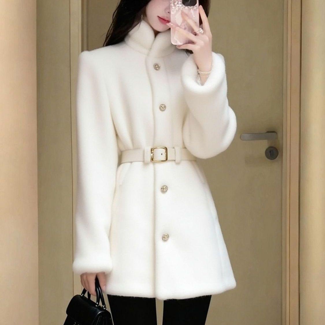 

Women s White Plush Mid-Length Coat 2025: Elegant, Luxurious, Warm, and Stylish Winter Fashion. XS (70-80 jin) (smaller fit)