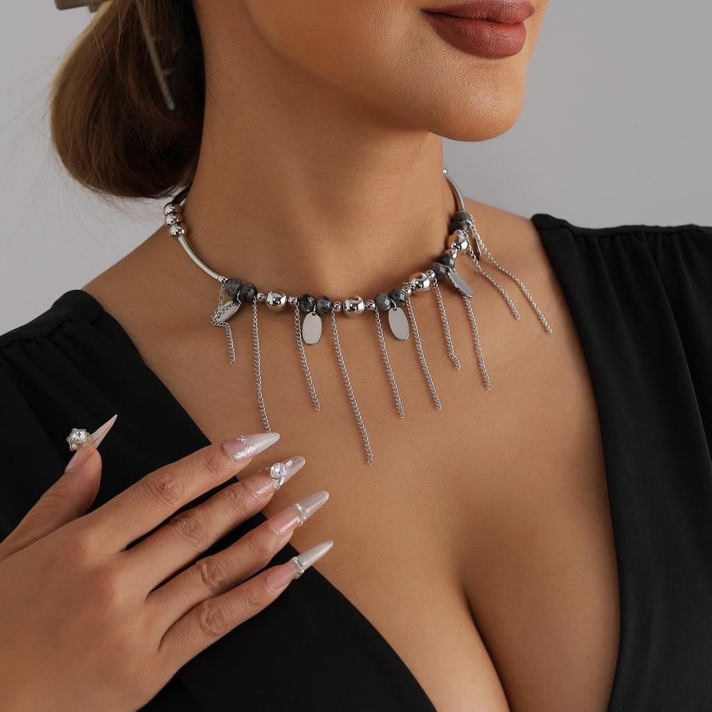 Retro Dunkler Stil Schwarzer Kristallstein Halskette mit Quasten Kette - Damen Schlüsselbein Schmuck