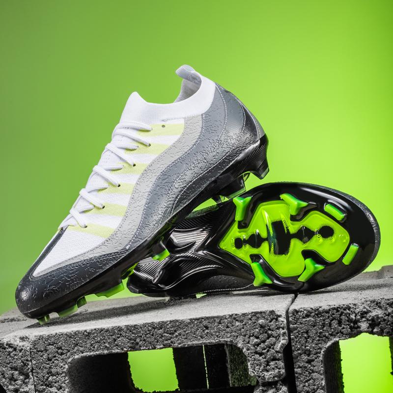 Men Soccer Shoes Professional Grade TF/FG Cleats Studded Resistant Soccer Boots Outdoor Society Training High Quality Football Shoes