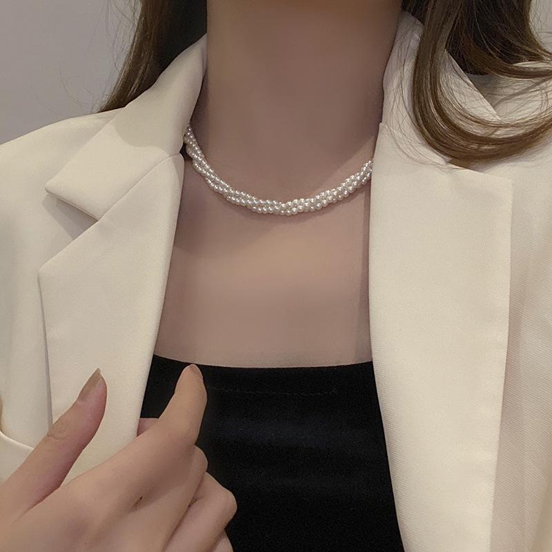 

Elegant Multi-Layer Pearl Necklace - Luxurious Clavicle Chain for Women