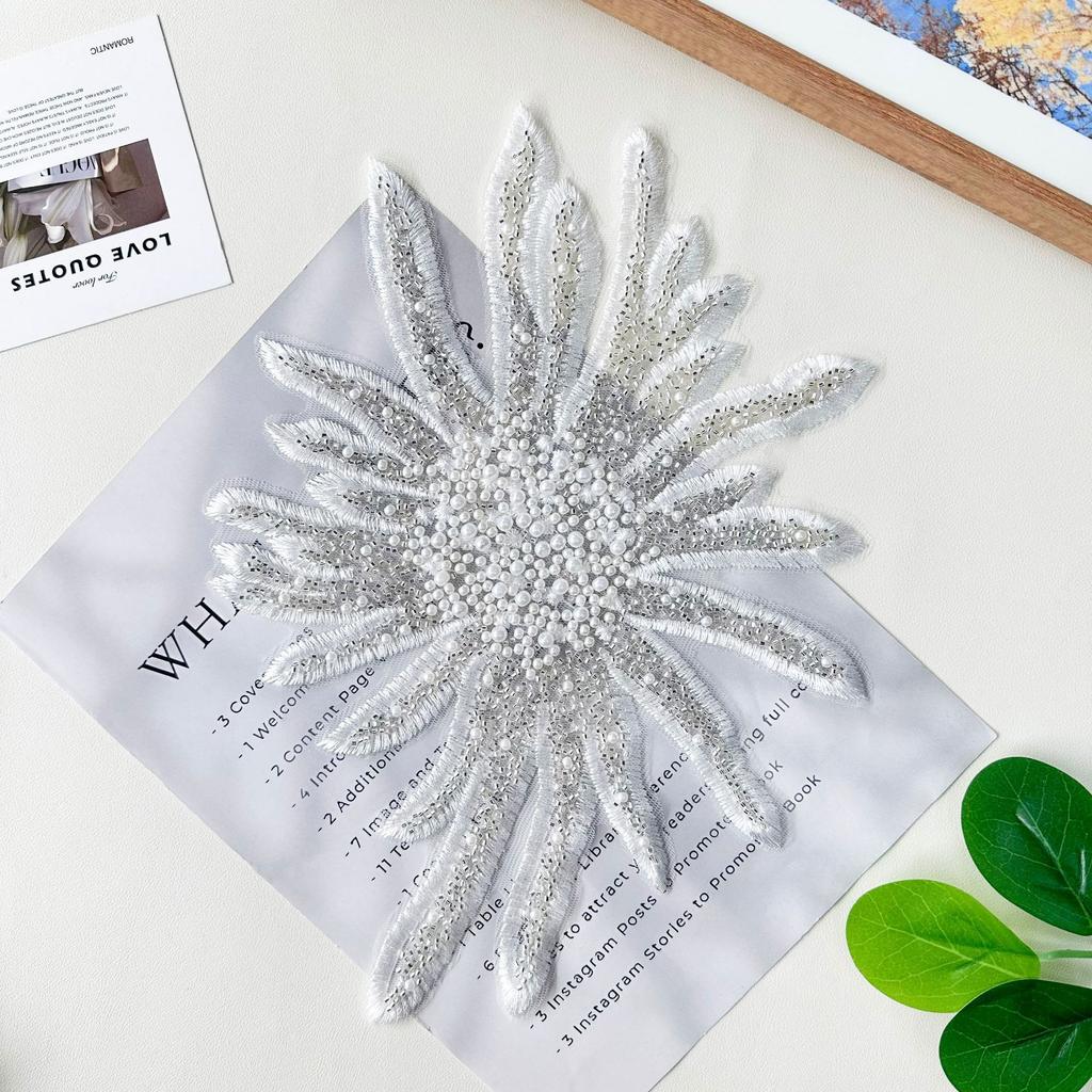 White Embroidered Sunflower Beads Cloth Sticker Accessories Top Dress Dress Decorative Front Collar Cloth Sticker Accessories