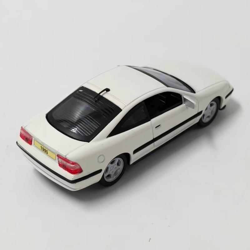 Delprado 1:43 Scale 1995 Opel New Alloy Die-casting Vehicle Model Without Packaging Collectible Gift Toy Car Model