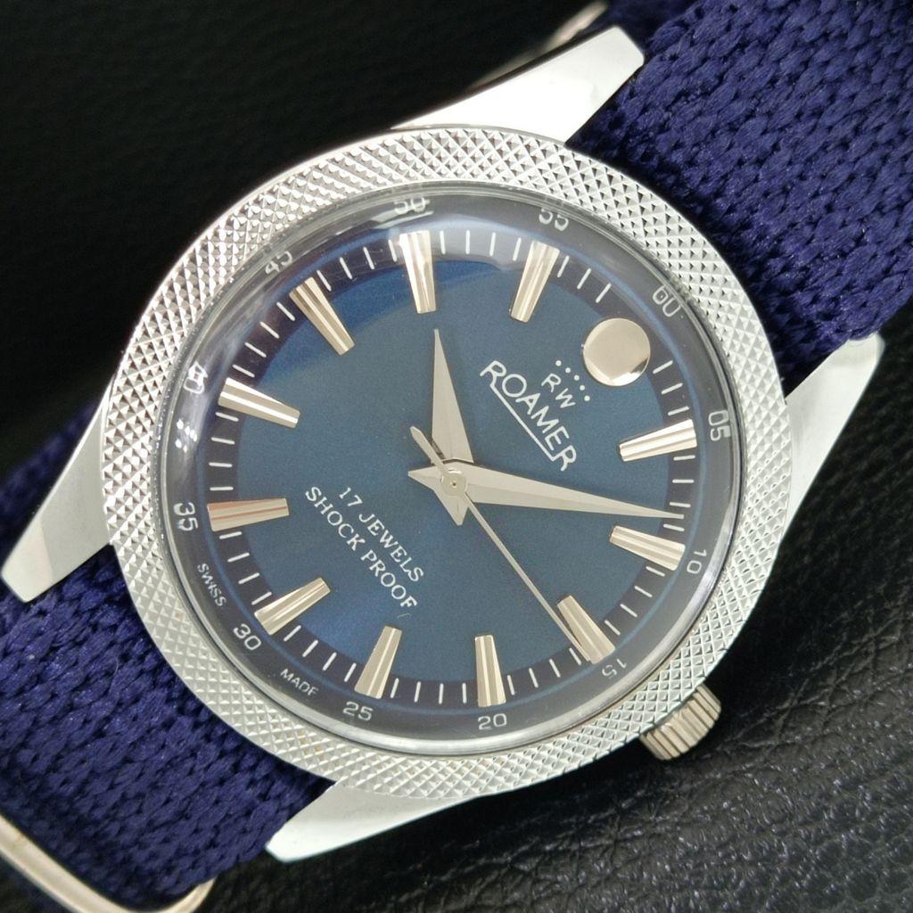 

SWISS VINTAGE HAND-WINDING MENS REFURBISHED BLUE COLOR DIAL WATCH a707118-1