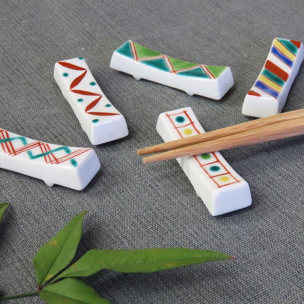 Waza no Stylish Japanese Kutani Ware Chopstick Set of with Iroe Komon Ceramic Cutlery Made in Kura Rests, 5, (Fine Pattern) Design. High-Quality