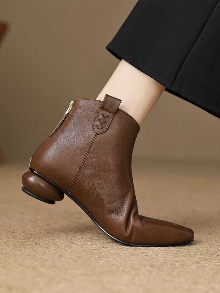 Small pointed ankle bare boots After autumn and winter, the zipper thick heel is absolutely unique, and the foreign style medium heel short boots 
