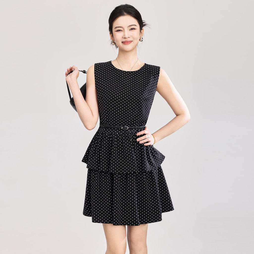 Gepunktetes Satin-Sommerkleid mit Rüschensaum und taillierter Taille für Damen
