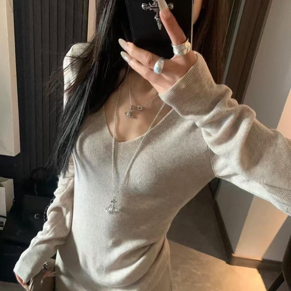 A Simple V-neck Long-sleeved Knitted Sweater for Women's Autumn and Winter, Featuring A Cinched Waist and A Slimming Look As A Base Layer