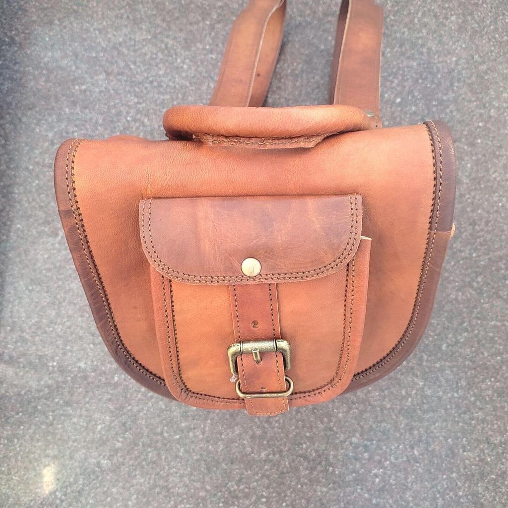 Ručně vyrobená pánská klasická hnědá brašna na notebook z pravé kozí kůže