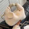 Chic Podzimní/Zimní Plyšová Kabelka - Univerzální, Nadýchaná, Řasená Crossbody a Taška přes Rameno pro Ženy, Luxusní Styl