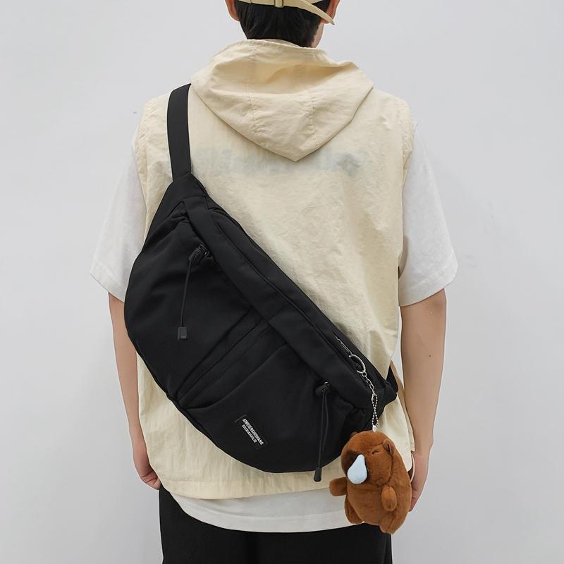 Crossbody-veske Sportsveske for menn med stor kapasitet brystveske for kvinner