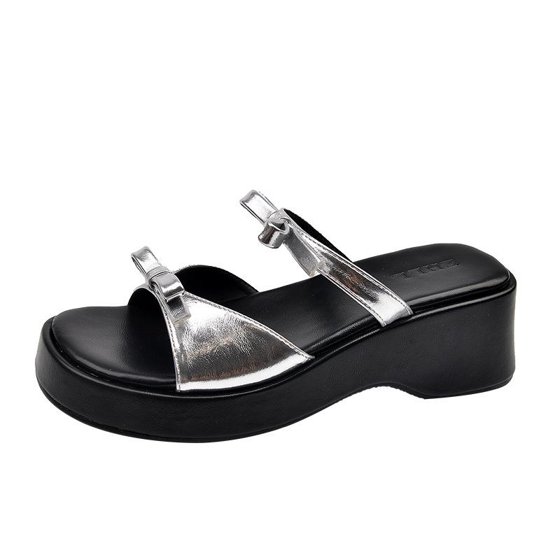 Thick soled sandals for women in summer 2025 with a straight strap for outdoor wear Beach slippers for women