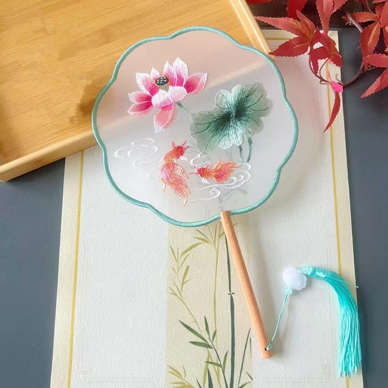 Stilvoller runder Seidenfächer Exquisite Blumenstickerei Paddel Traditionelle Chinesische Kunsthandwerk Hanfu Tanzparty Zubehör