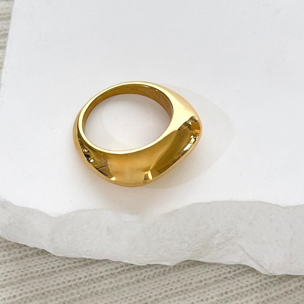 Simple Fashion Rings for Ladies Gold-Plated Stainless Steel Smooth Style