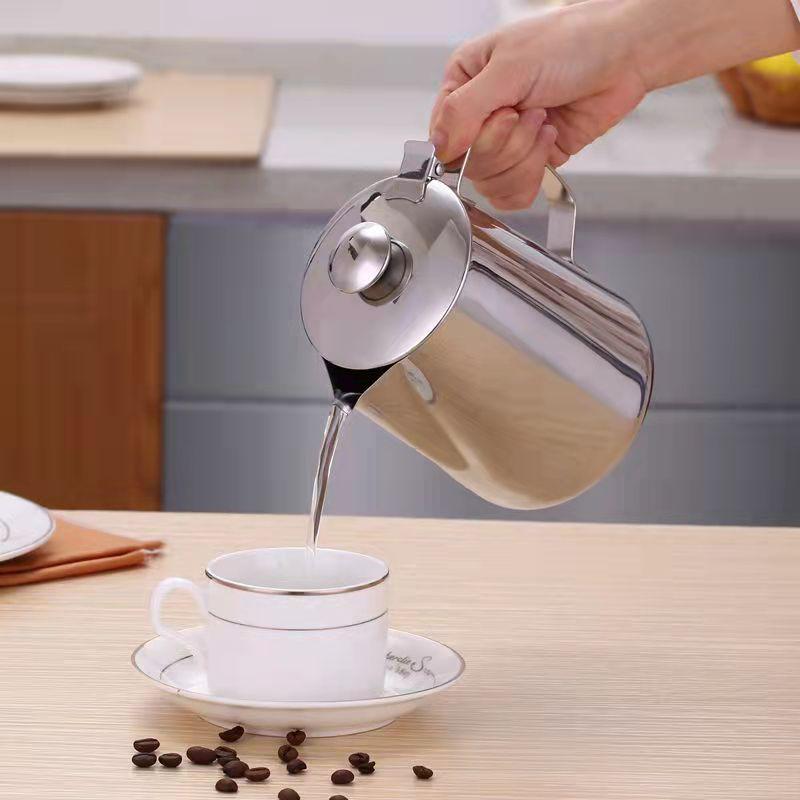 Dzbanek do latte art ze stali nierdzewnej z pokrywką - Kubek do spieniania z ostrym dzióbkiem do kawy i mleka