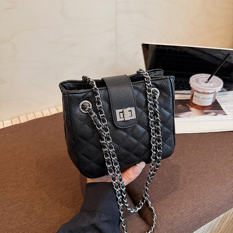 

Fashion rhombus chain small bag women s new high-end versatile shoulder messenger bag commuter bag чёрный