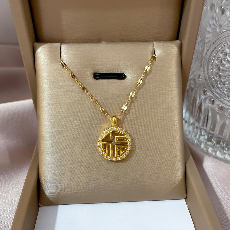 **Lively Women's Necklace: Titanium Steel & Gold-Plated Copper Clavicle Chain**