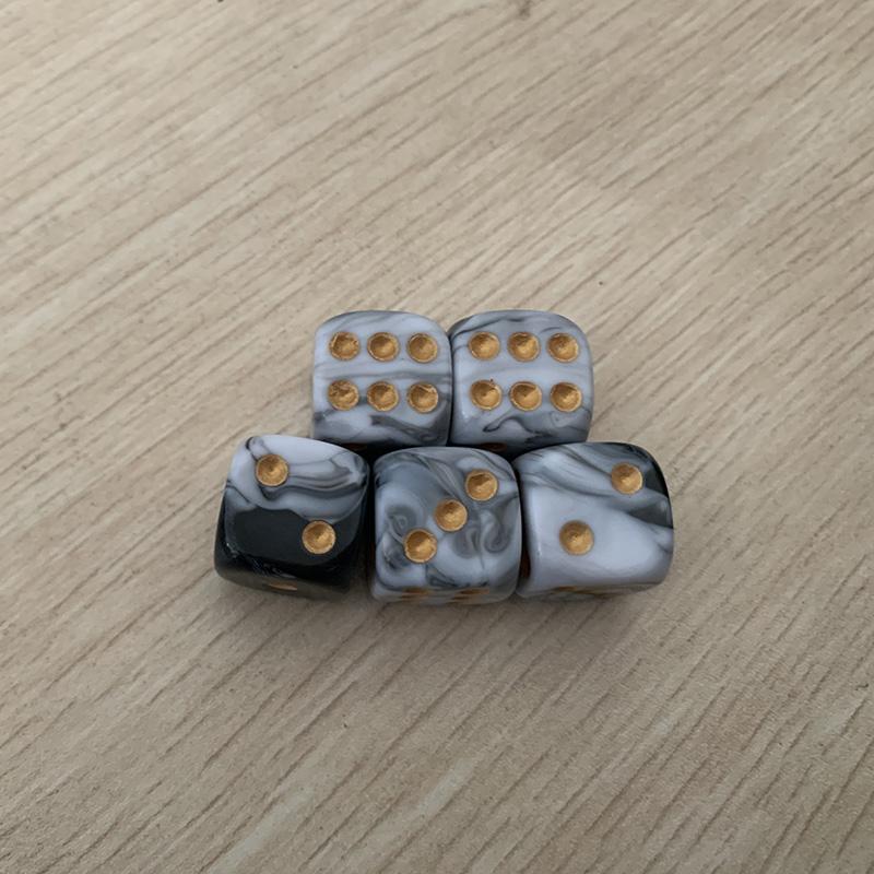 5pcs Set Two Color Dice Puzzle Board Game Accessory 6 Sided Point Dice Funny Game 16mm Great for Children