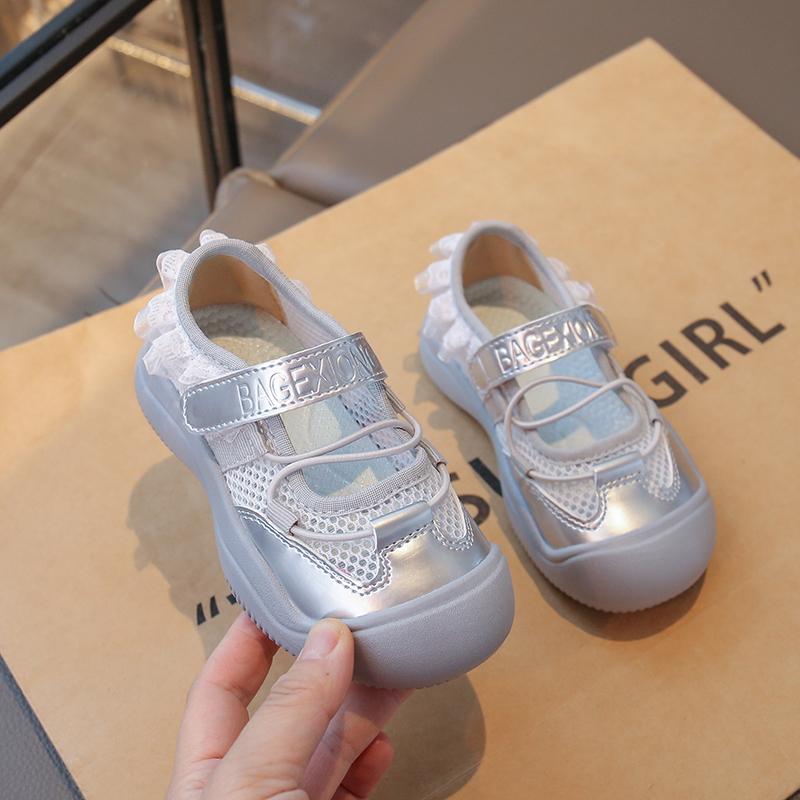 

Kids Casual Sandals for Girls 2025 Summer Cut-outs Mesh Soft Sole Toddler Beach Sandals with Lesbian Versatile Chic School Shoes 24 срібний