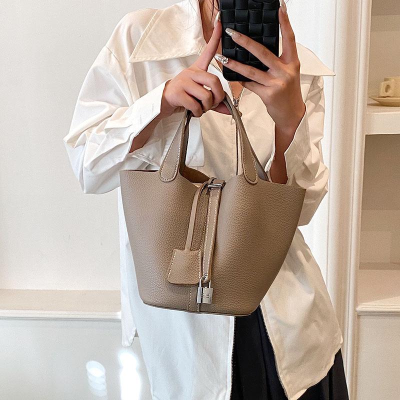 Premium Sense Niche Design Bag Women's 2025 New Popular Hand Bag Foreign Style Versatile Portable Bucket Bag