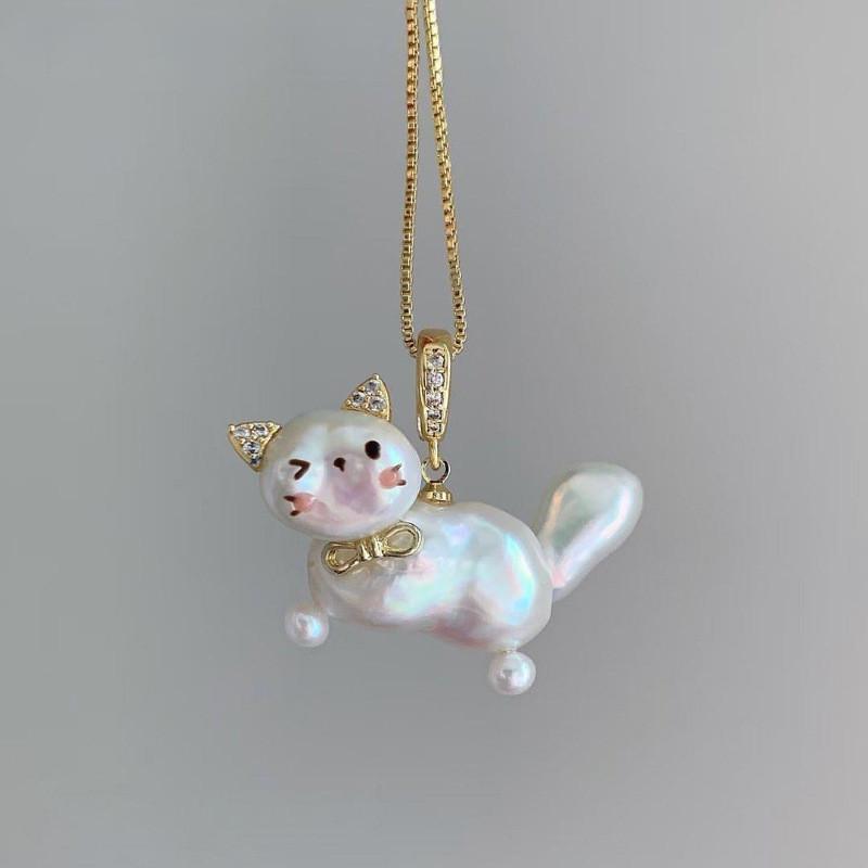 Pet Pendant Necklace With Heartshaped Charm And Gold Plating For Fashionable Cat Lovers