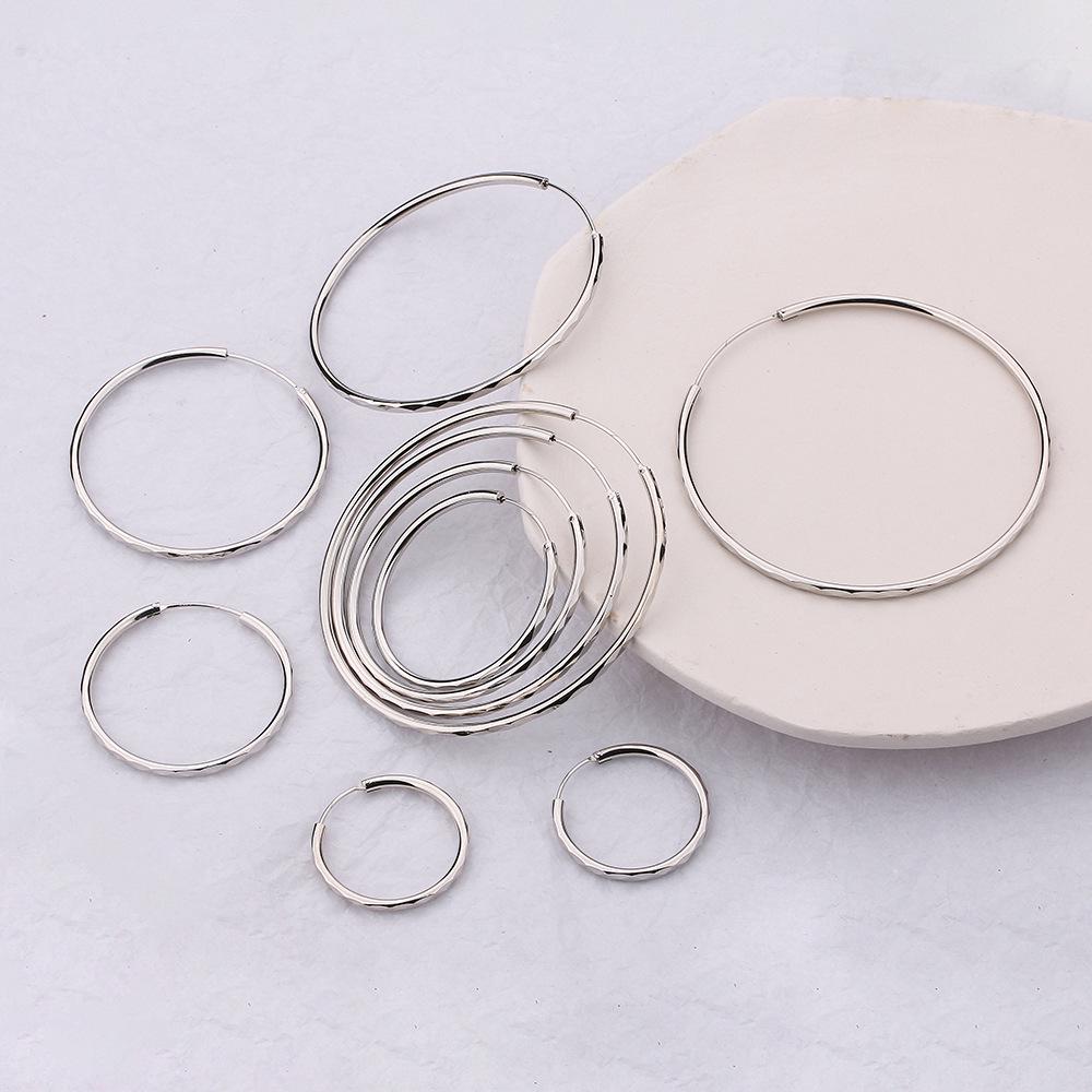 Ohrringe im europäischen und amerikanischen Stil mit großen Kreolen, Diamantmuster und koreanischer Girlgroup-Mode