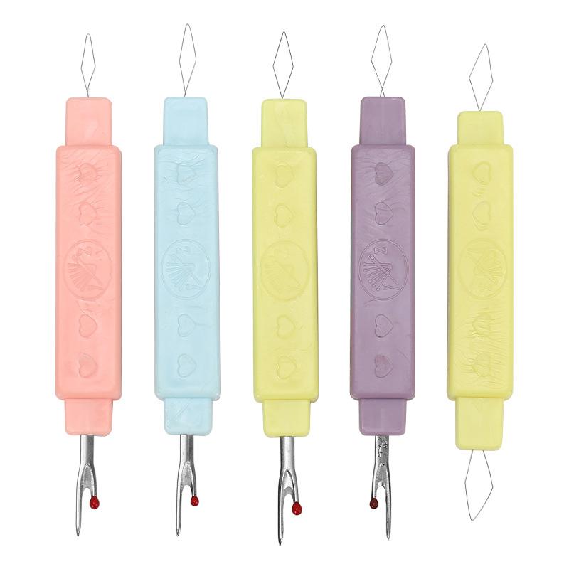 

1 шт., домашний нитеобрезатель с двойной головкой и защитным чехлом, 2-в-1, швейная игла, нитевдеватель, вспарыватель, швейный инструмент двойного назначения B Random color