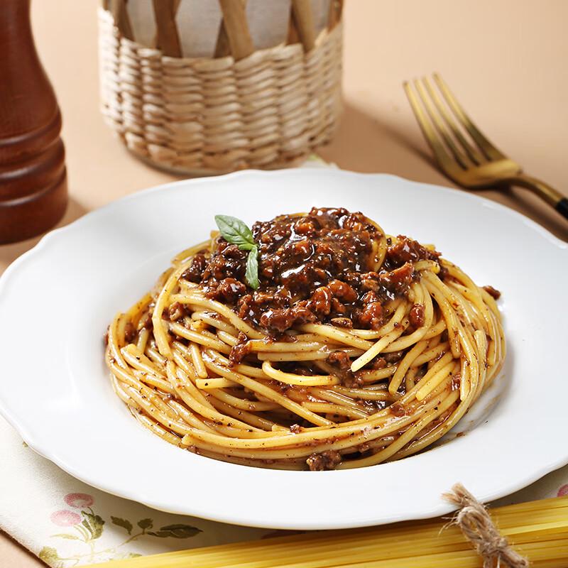 One s Member Black Pepper Beef Instant Pasta