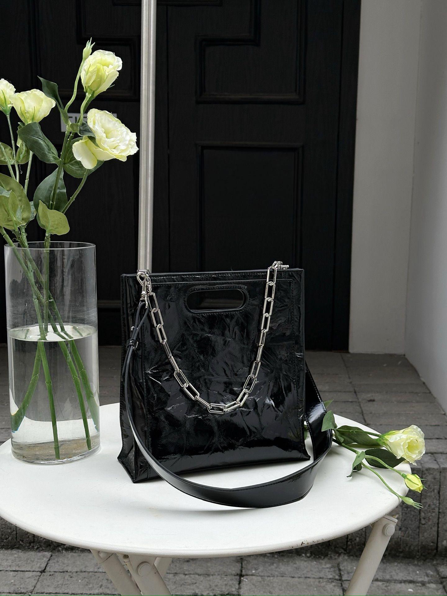 

Niche design first layer scratch paint cowhide high-end bag women s new fashion shoulder messenger bag versatile women s bag 25*27*10cm чорний