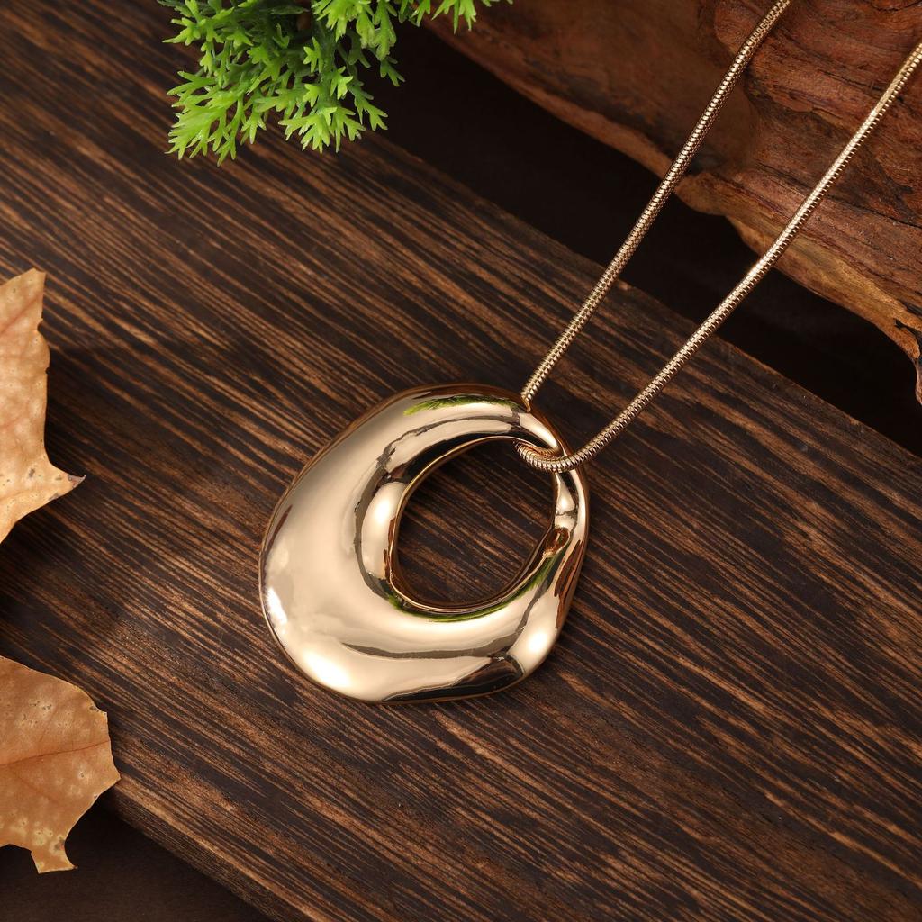 New glossy hollow geometric long pendant, irregular round long necklace for women's fashion and high sense