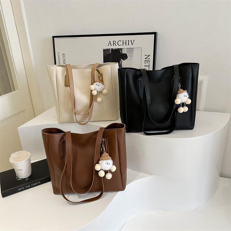 Versatile Pu Leather Tote Bag For Women 2023 Street Style Commuter Shoulder Bag With Inner Pockets