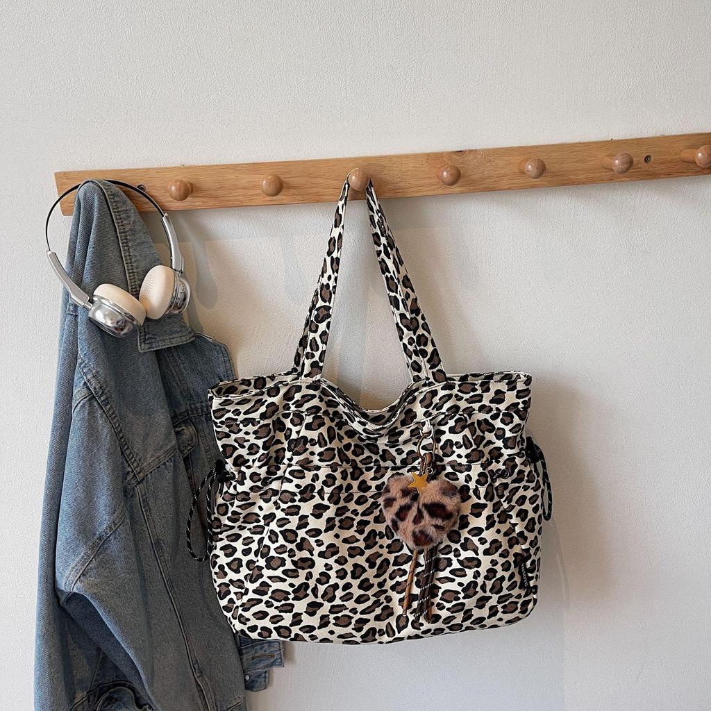 Korean Retro Leopard Print Canvas Tote Bag - Fashionable, Large Capacity, Shoulder/Underarm Style Suitable for Commuting and Shopping