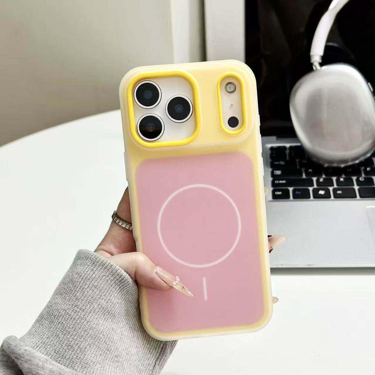 

Apple 17 Pro Max Two-Tone Jelly Case & Apple 16 Skin-Feel Magnetic Protective Case iPhone 15 Pro Max жёлтый
