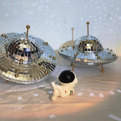 UFO Disko Zrcadlová koule Retro Reflexní UFO Tvar Vesmírného světa DJ Světlo Moderní Domácí Dekorace pro Párty Místnost Sochy a Figurky