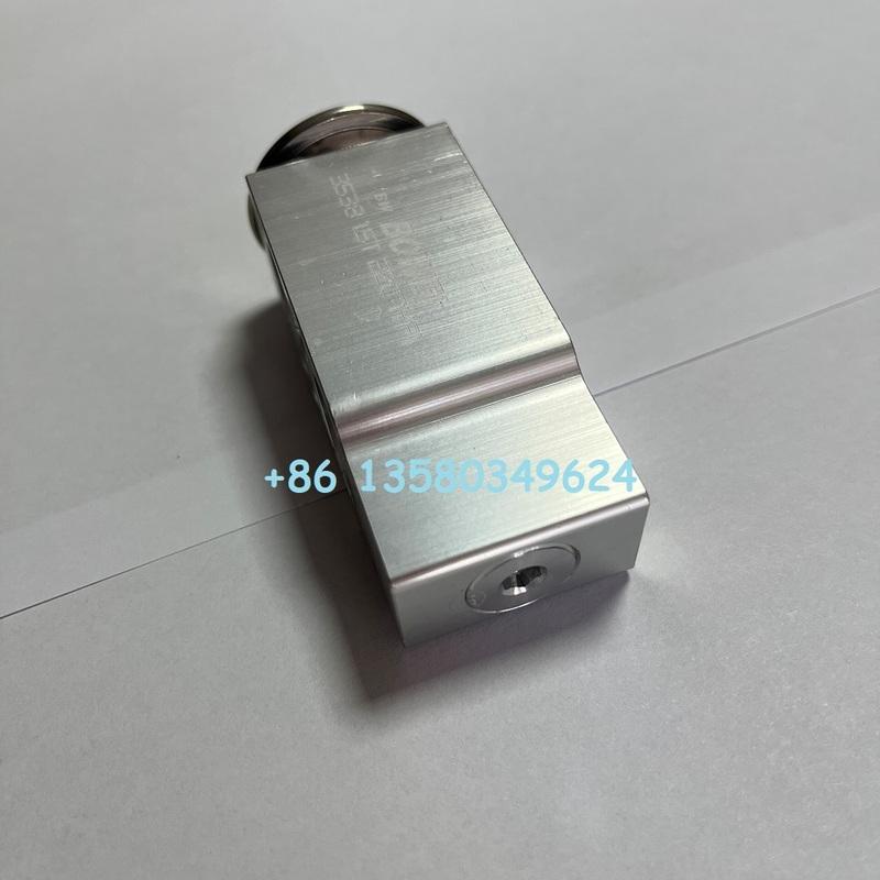 

11Q6-90551 Excavator Parts R220LC-9S R215-9S Excavator Expansion Valve 11Q690551 Made in China