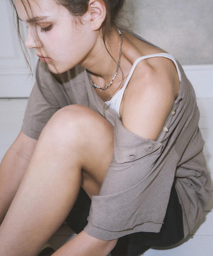 Kiyamo Relaxed Cotton One-Shoulder Tee _Ash Brown