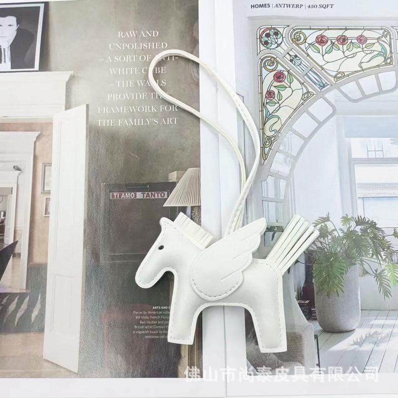 Schlüsselanhänger, kleine Pegasus-Tasche, Anhänger, PU-Leder Spiegelornament, Taschenanhänger, handgefertigter Lederpuppen-Schlüsselanhänger