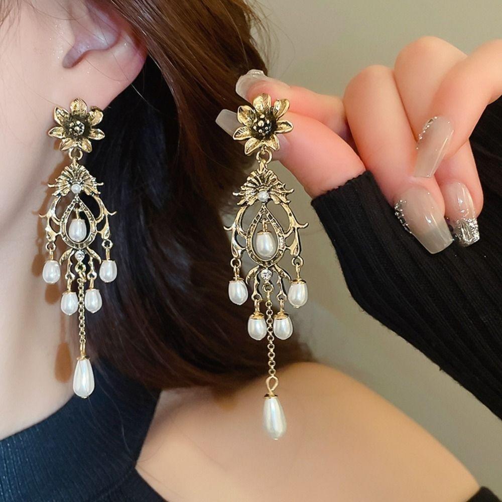Waterdrop Shape Pearl Drop Earrings Exquisite Flower Stud Earrings Vintage Metal Earrings  Ladies